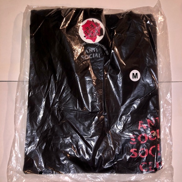 BRAND NEW (DS) ASSC WildLife Tee Sz. Med - Picture 2 of 6